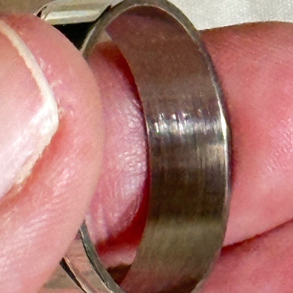 Stainless steel band, Polished, diagonal line goes all the way around. NWOT - Picture 7 of 11